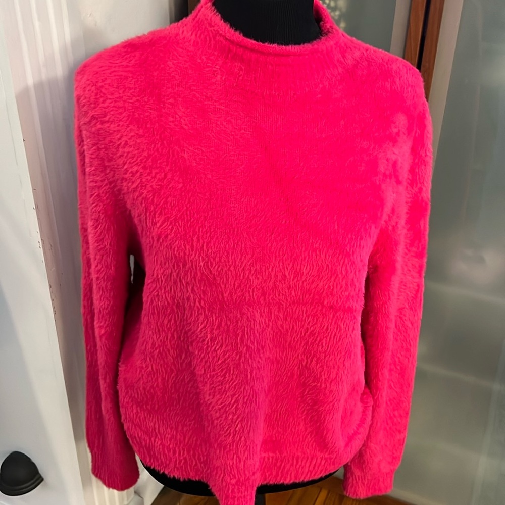 Very soft & bright Universal Threads sweater size L